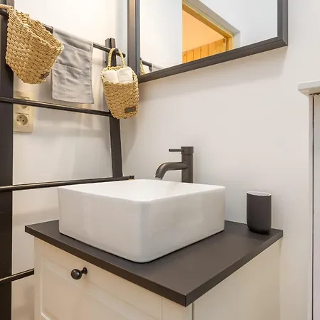 شقة Charming One-bedroom In The Center Of T115 *