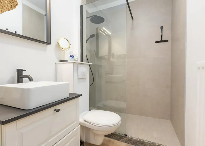 Charming One-bedroom In The Center Of T115 *